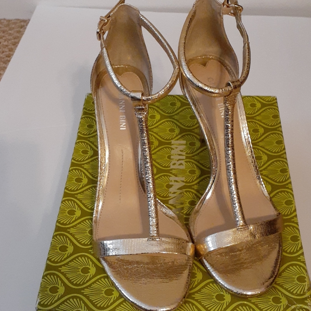 Sandle strap heels